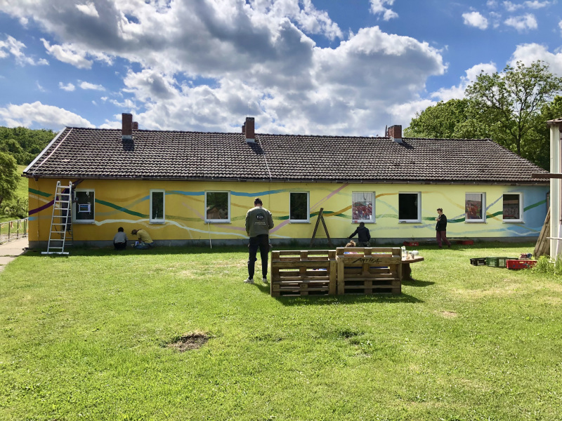 Pfade, Fades und Vielfalt - Wandbild für die neue Grundschule „Lernort“ in Tückhude, Mai 2025